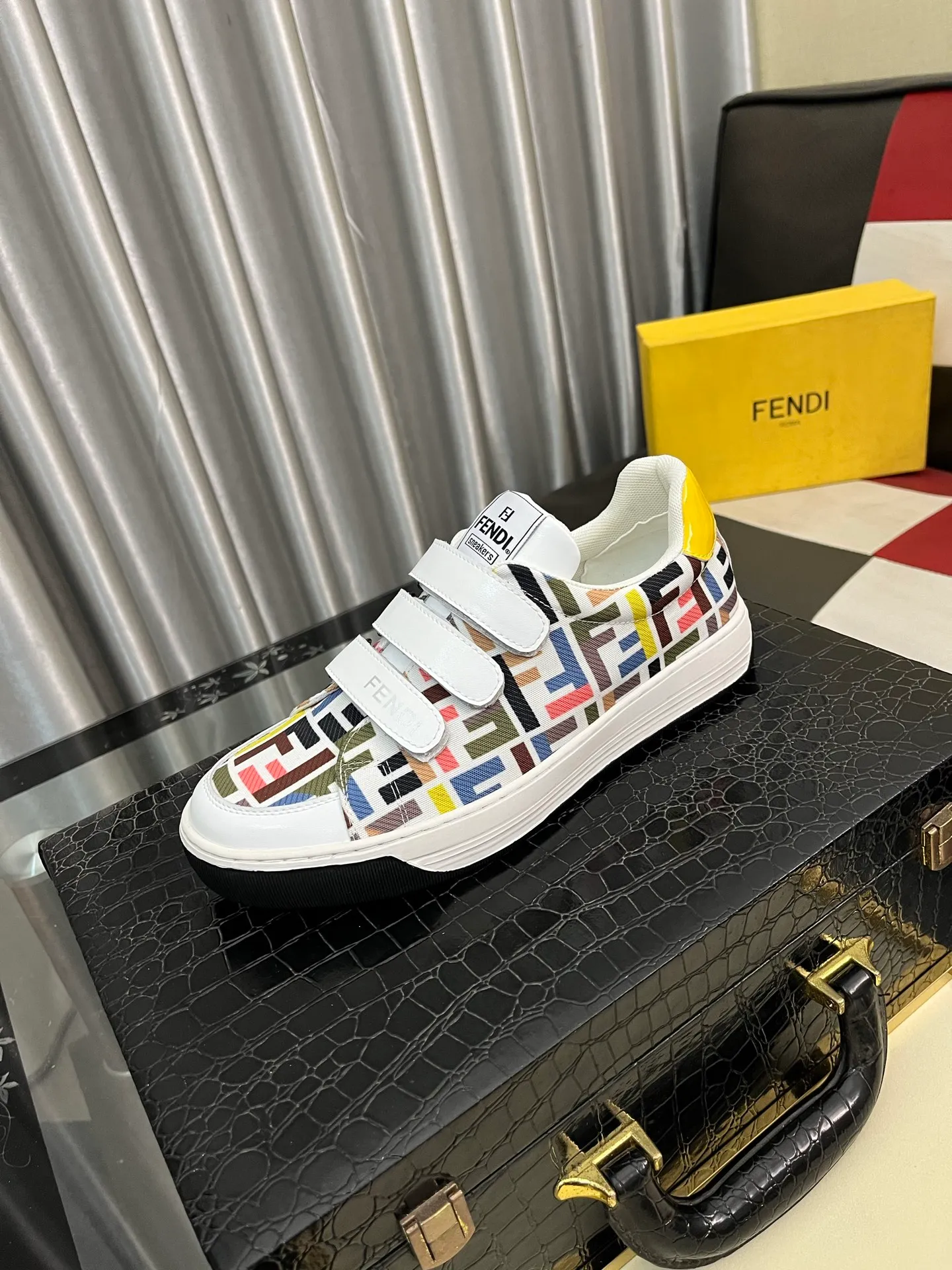 Men's Men's Shoes💰420⌚️⌚️[Fendi] Fendi's latest casual shoes for men! Available at counters simultaneously! A one-to-one replica of the original. The interior is made of top-grade sheepskin, and the original factory-supplied rubber outsole is used. Leading new fashion concepts. Matching code: 38-442️⃣Colors available